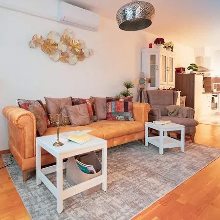 Flexible Selfcheckins 70 / Arena / Garage / Bedroom/ New Zagreb Buitenkant foto