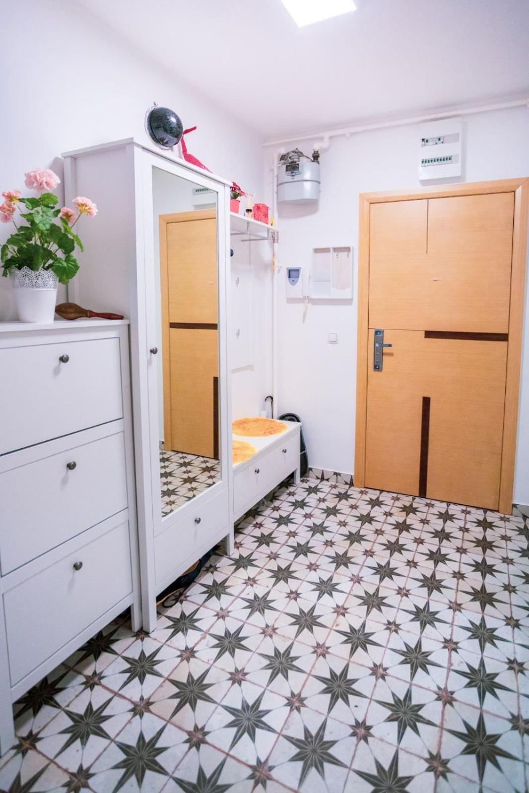 Flexible Selfcheckins 70 / Arena / Garage / Bedroom/ New Apartment