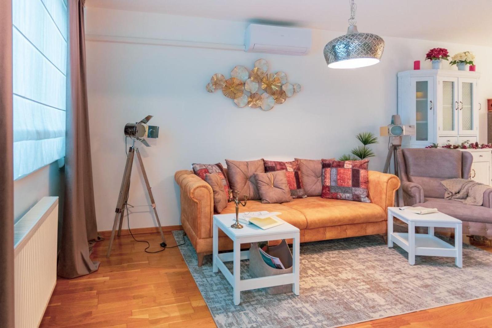 Flexible Selfcheckins 70 / Arena / Garage / Bedroom/ New Apartment *